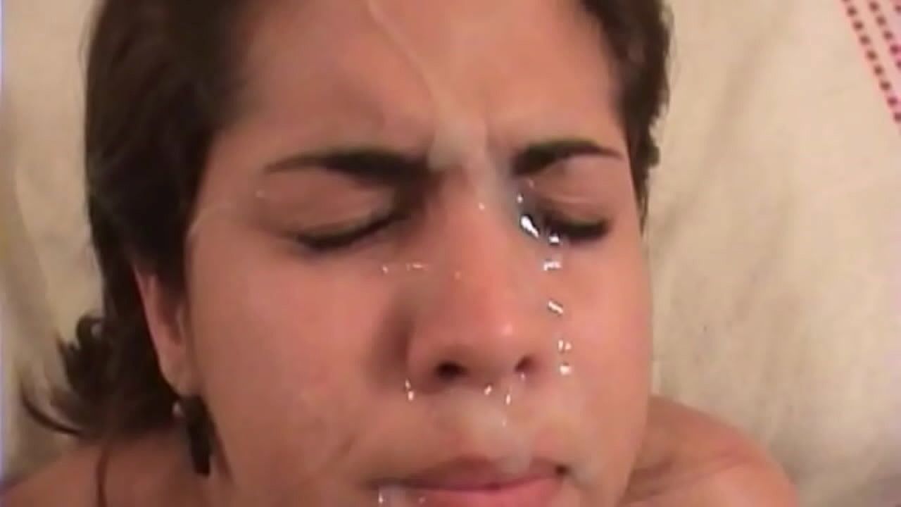 Si rambut coklat Latin yang cantik mempunyai hubungan seks yang kasar