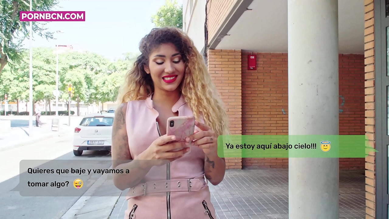 Isteri yang tidak setia hendak meniduri kekasih mudanya dengan kuat semasa suaminya bekerja. Latina dengan tetek dan pantat besar. Venus Aphrodite.