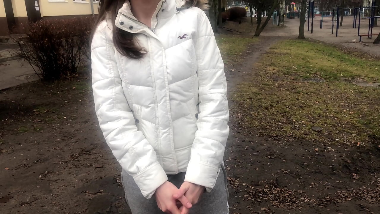 Orang Asing Kerana Wang Disedut dan Disentuh. Amatur Rusia. Dengan Bercakap.